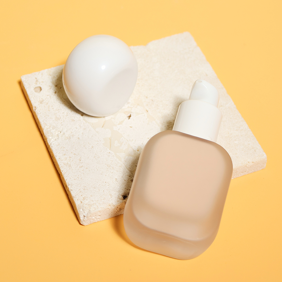 Natural Radiant Longwear Foundation 03